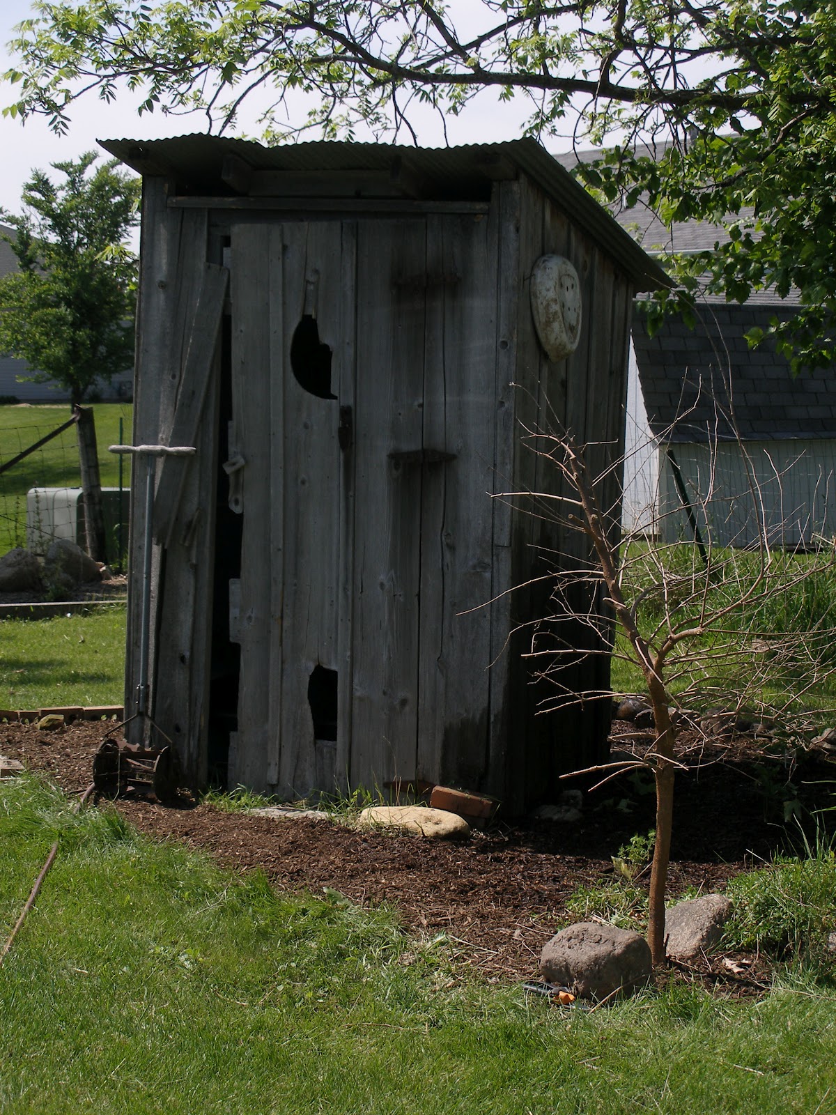 What Is Outhouse Design? | Outhouse with Skylight – QQRPPZ