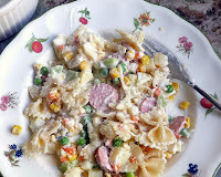https://comidacaseraenalmeria.blogspot.com/2020/04/ensalada-de-pasta-con-salchichas.html
