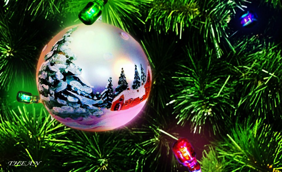 briefsoflife Christmas Decoration with Hanging Balls Ornaments