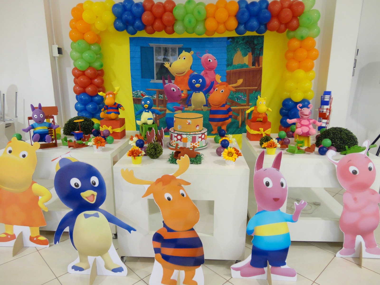 Petit - Poa Mesas Temáticas: Backyardigans Provençal Branca