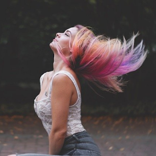 girl with colorful hair pfp