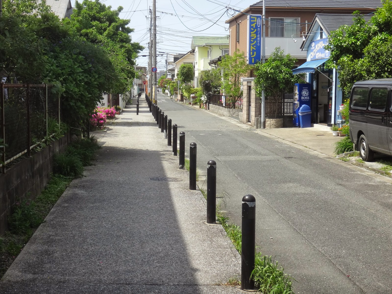JAPAN through my eyes A strange sidewalk