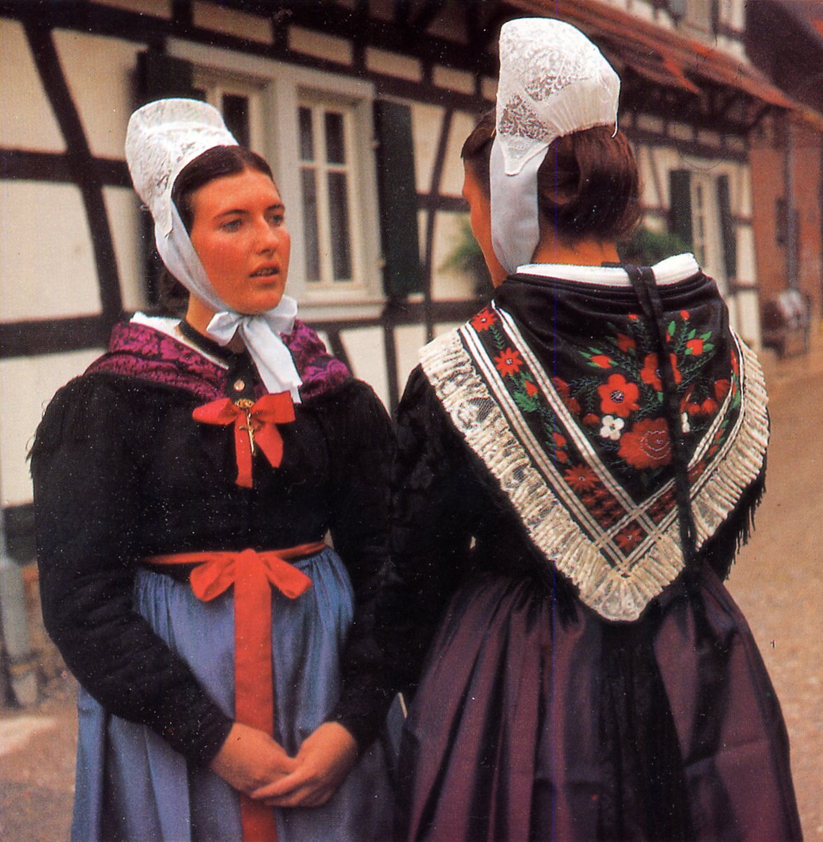 FolkCostume&Embroidery Overview of the costumes of Alsace