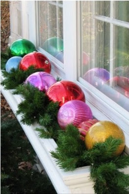 arreglos navideños con esferas de colores para navidad