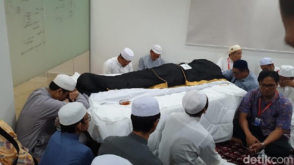 Gus Wafi': Habib Rizieq Diminta Pimpin Doa oleh Keluarga Mbah Moen