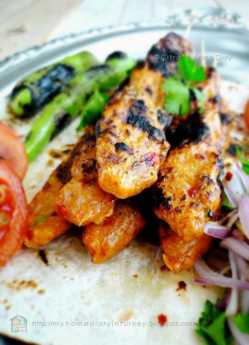 Tavuk Kebabı /  Best Chicken sish Kebab recipe. This delicious chicken kebab was inspired by famed Adana kebab. But I made it from chicken instead of lamb/ beef. But be sure this would be your new favorite list.#Turkishkebab #Turkishfood #kebab #kabob #chickenkebab #lamb #beefkebab #adanakebab #maindish #sishkebab #barbecue #grilled #InheritanceRecipes #resepmasakanturki #foodphotography