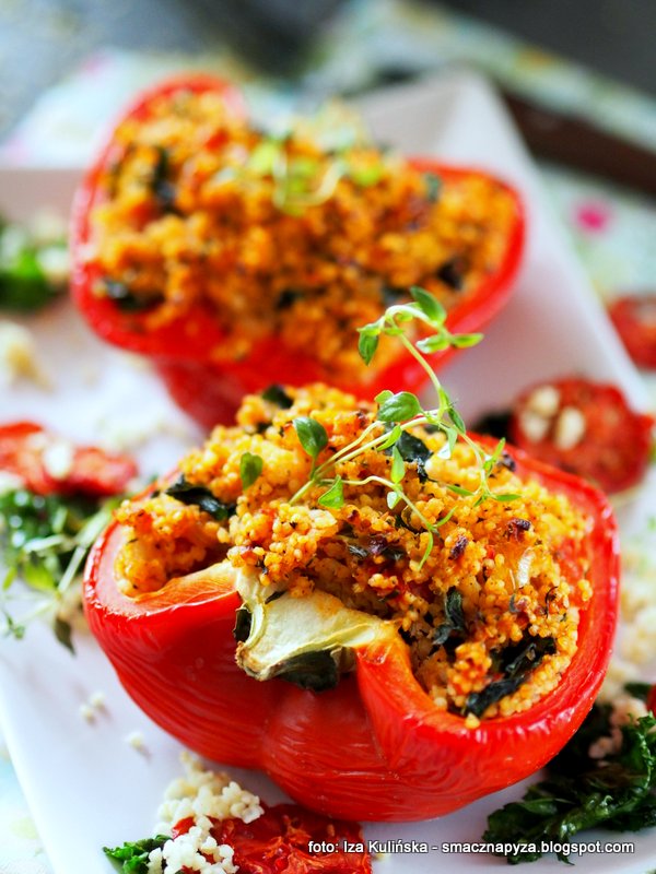 Papryka pieczona nadziewana kaszą jaglaną z jarmużem. Detox dzień 3