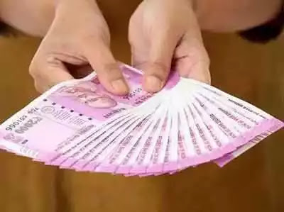 नोटबंदी का खौफ? कालेधन में घटे 2000 के नोट नोटबंदी का खौफ? कालेधन में घटे 2000 के नोट