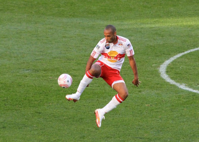 Cara Melakukan Teknik Mengontrol Bola Menggunakan Telapak Kaki, Kaki