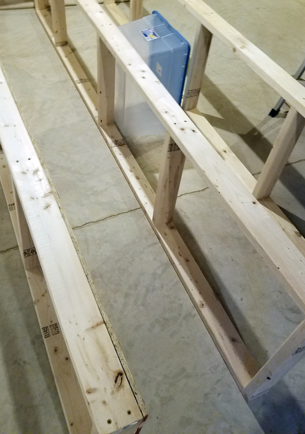 DIY Basement Shelves with video Remodelando la Casa