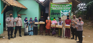 Polres Serang Serahkan Bantuan Sembako Untuk Pondok Pesantren Tadzkiatun Nufus Kec. Kragilan Polres Serang Serahkan Bantuan Sembako Untuk Pondok Pesantren Tadzkiatun Nufus Kec. Kragilan