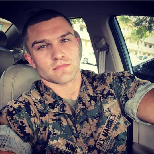 cute-male-soldier-military-uniform-car-beautiful-face
