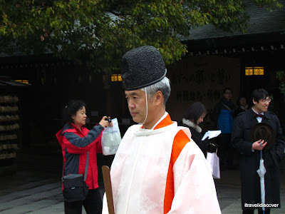 Wedding ceremony at Meiji Shrine ~ Travel Blog - iTravel iDiscover