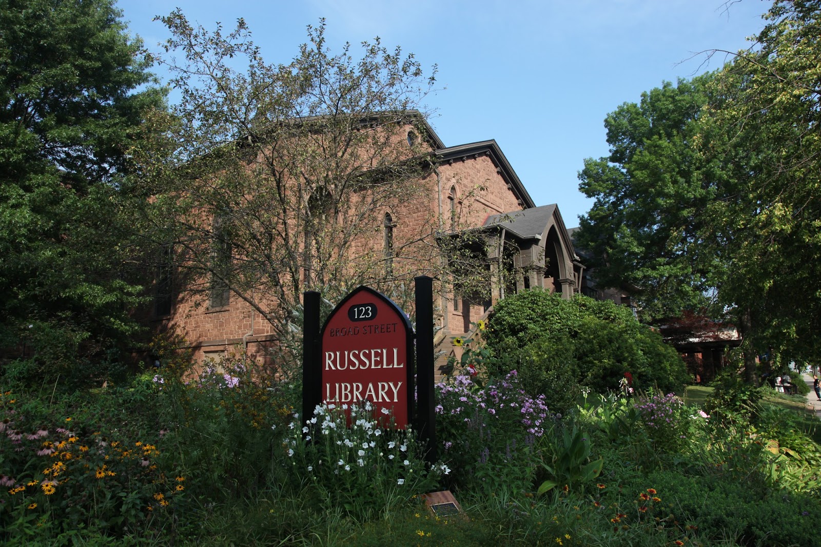 middletowneye History of Russell Library, Part I