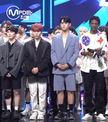 Selalu Mencolok Karena Tinggi Badannya, Mingyu SEVENTEEN Lagi-lagi Buat Kagum Netizen 5 download%2B %2B2020 07 03T184930.954