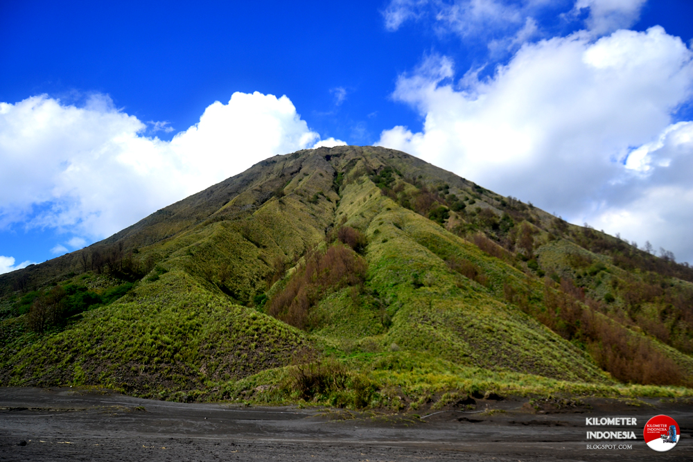 Kawah Puncak Gunung Bromo (3) #AgungTravelBlog