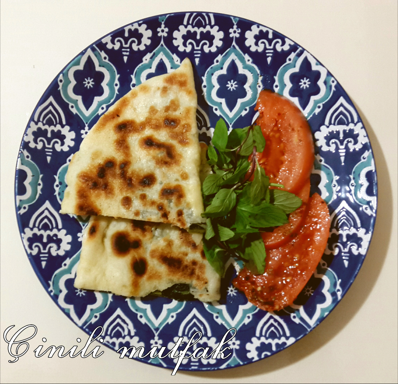 ISPANAKLI SAC BÖREĞİ ÇİNİLİ MUTFAK