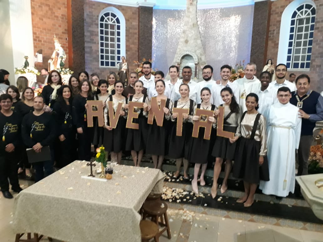 O Carmelo celebra Nossa Senhora do Carmo em Caratinga O Carmelo celebra Nossa Senhora do Carmo em Caratinga