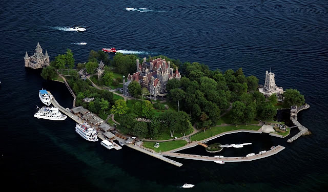 Замок Болдт расположенный на острове Heart (Нью-Йорк), является важной туристической достопримечательностью в своем регионе