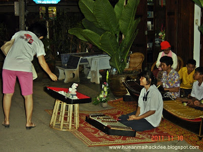 นักเรียนโรงเรียนเชียงคาน โชว์การเล่นดนตรีไทย