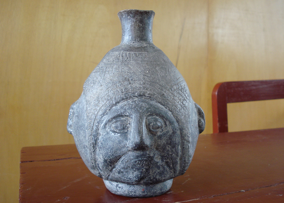 Nuestra coleccion de Huacos - Biblioteca