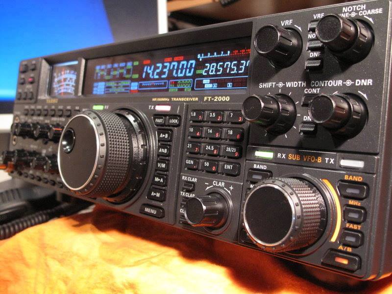 PR7JRC ZEZITO Transceiver from Ham Radio operator LU1MPF YAESU FT2000