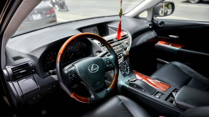 Lexus RX 350 đời 2009 giá bán ngang ngửa Hyundai SantaFe mới, có nên mua?