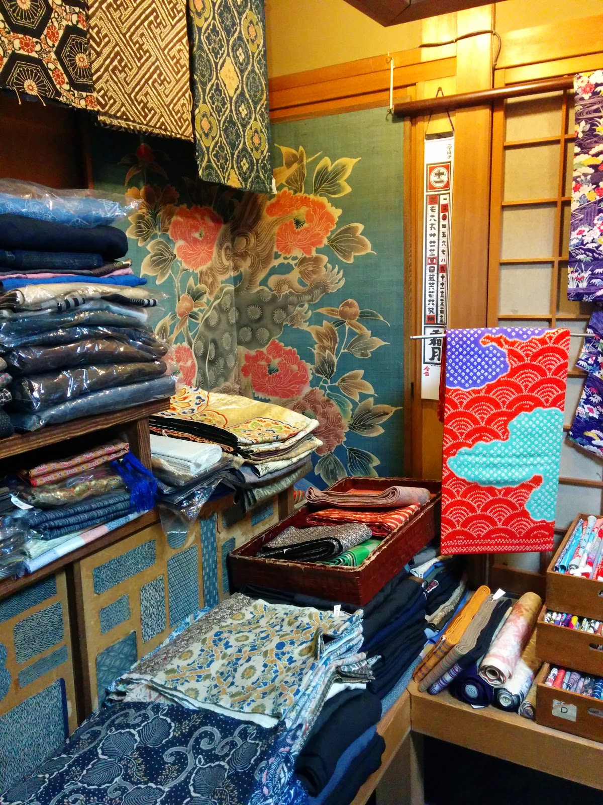 Put this shop on your list of places to visit if you like old japanese
