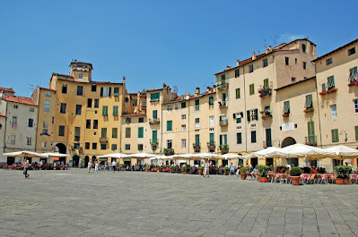 piazza anfiteatro-Lucca