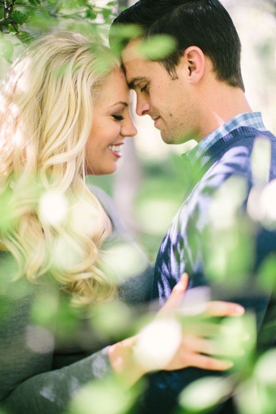 صور رومانسية للمخطوبين