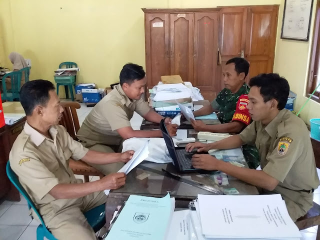 Tingkatkan Sinergitas, Babinsa Banaran Komsos dengan Perangkat Desa