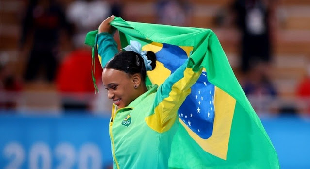 Rebeca Andrade dá show nos saltos e leva o ouro na Olimpíada de Tóquio