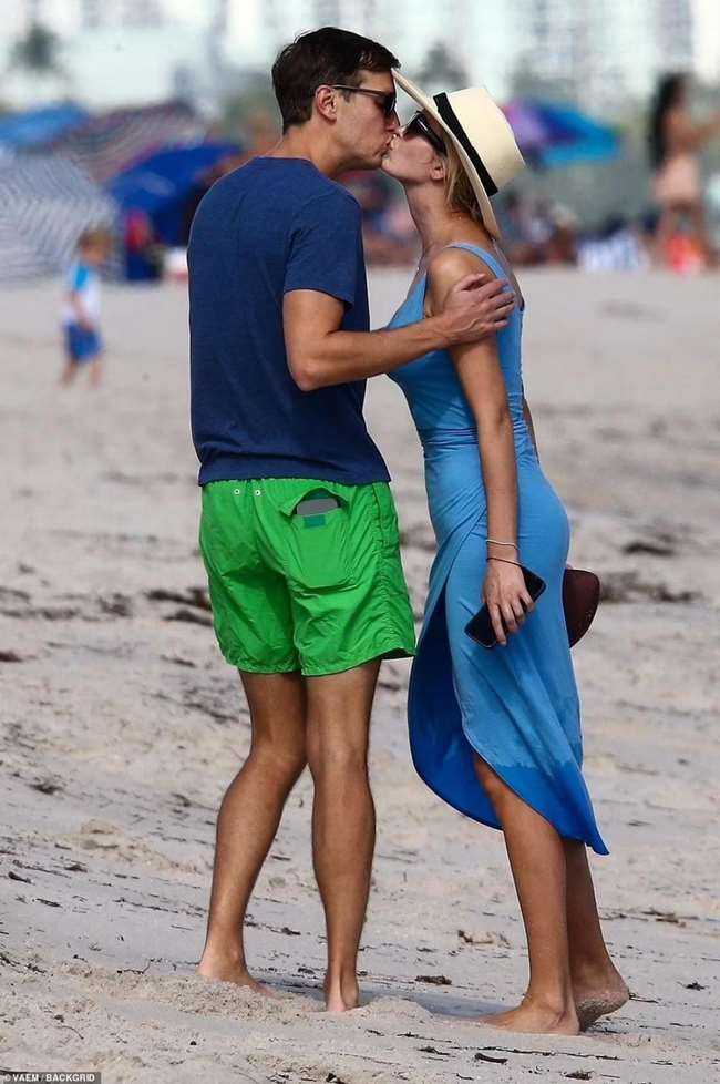 ai nu nha cuu Tong thong Trump cu xuat hien la gay tram tro vi qua dep o do tuoi tu tuan untitled 3722 1640313672 53 width962height1446