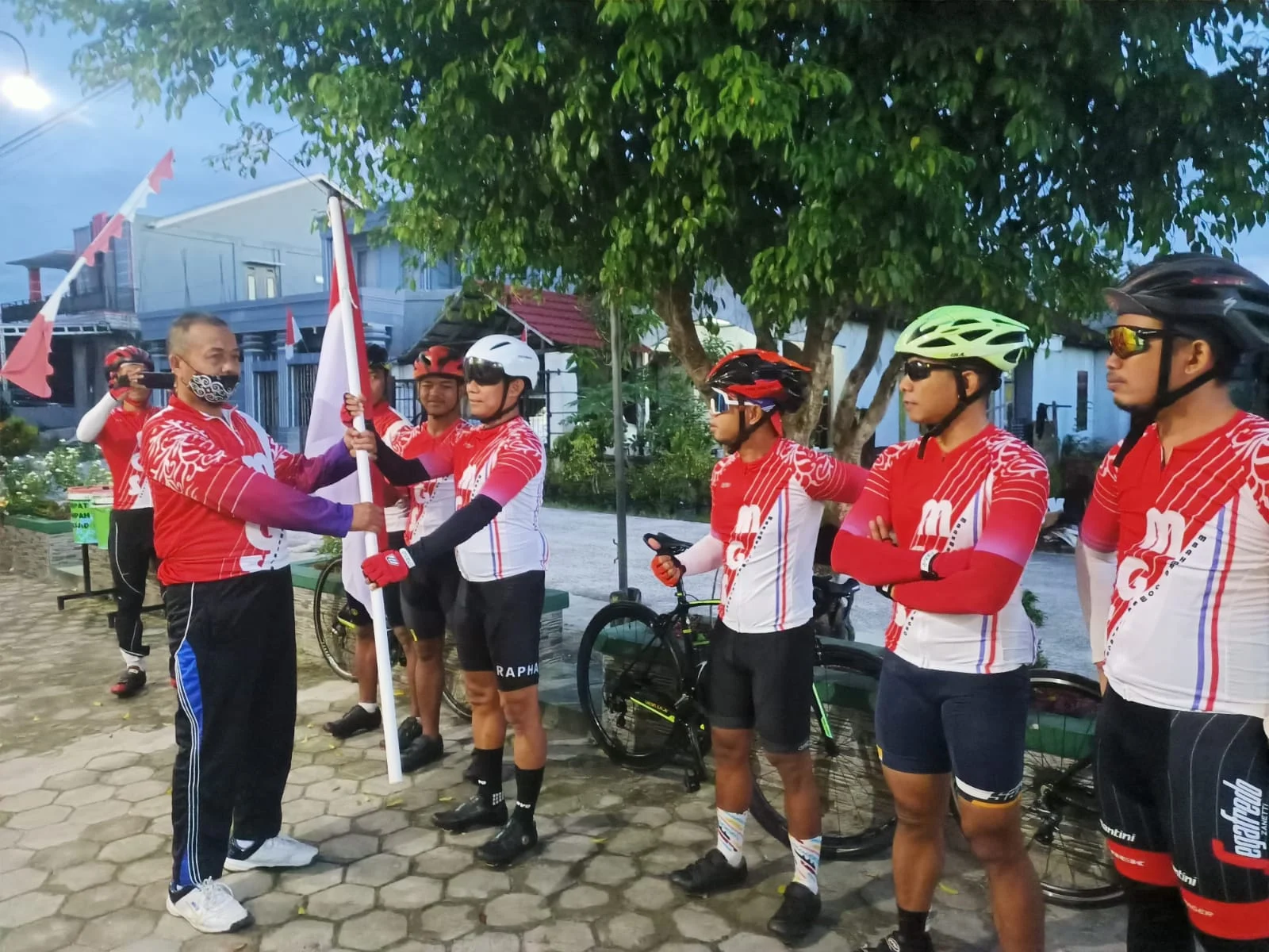 LDII Sampit Lepas Tim MGS Gowes Sampit Palangkaraya