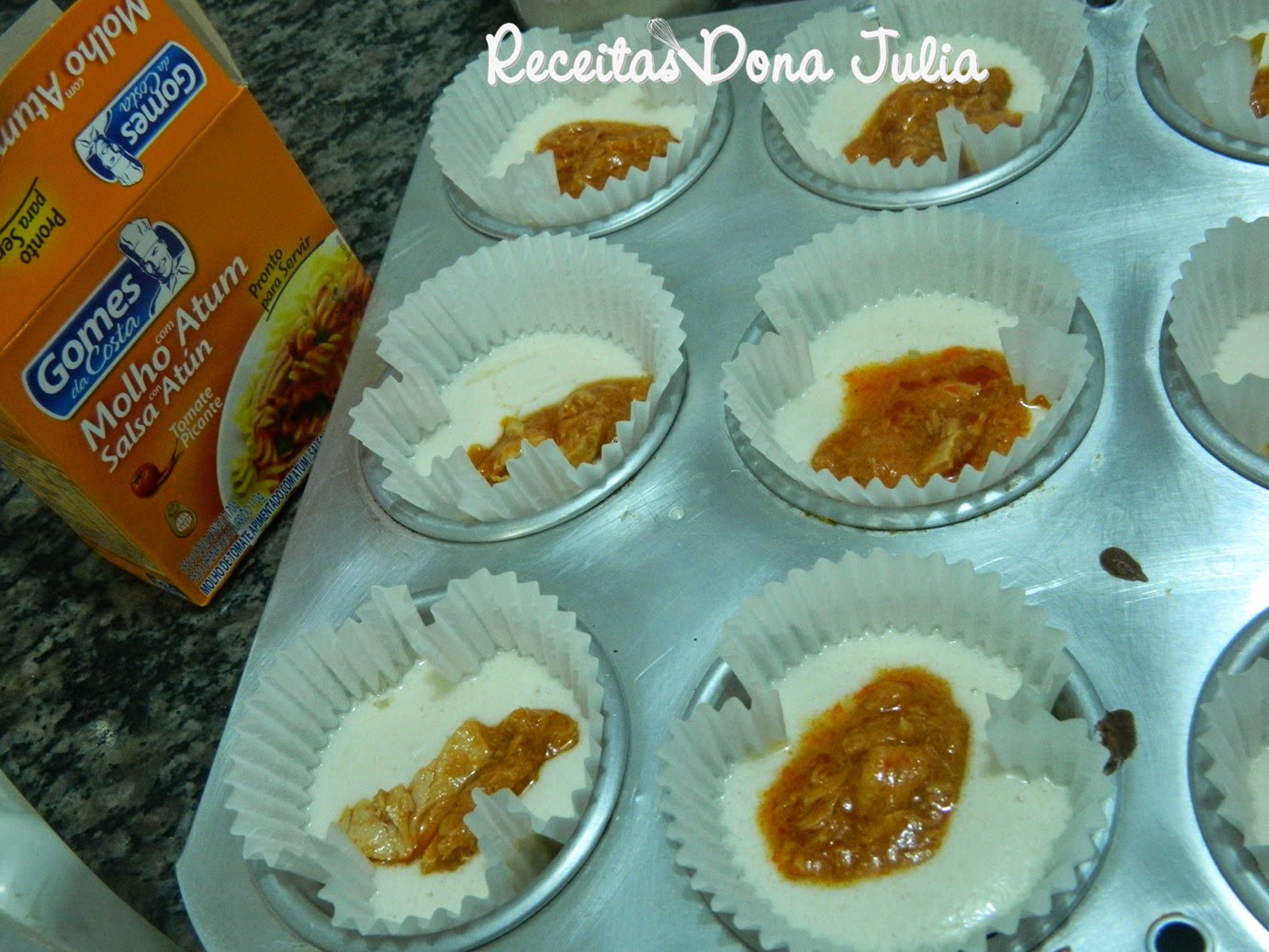 Cupcake salgado com molho de atum