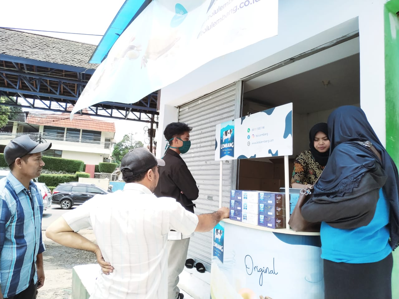 Cari Oleh-Oleh Bandung? Bolu Susu Lembang Saja! - Afifah Haq Cari Oleh-Oleh Bandung? Bolu Susu Lembang Saja! - Afifah Haq