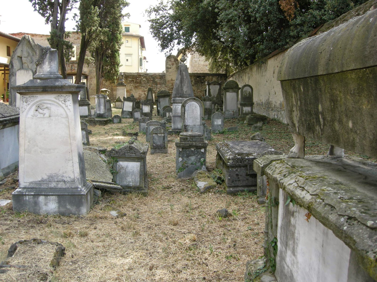 La Firenze de' fiorentini Il Cimitero Monumentale Ebraico in viale Ariosto