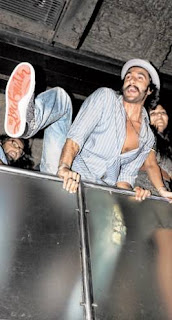 Ranveer Singh dance parties at The Park Hotel