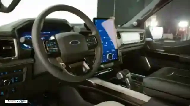 داخلية فورد F150 2022 لايتنينج الكهربائية 2022 Ford F-150 Lightning