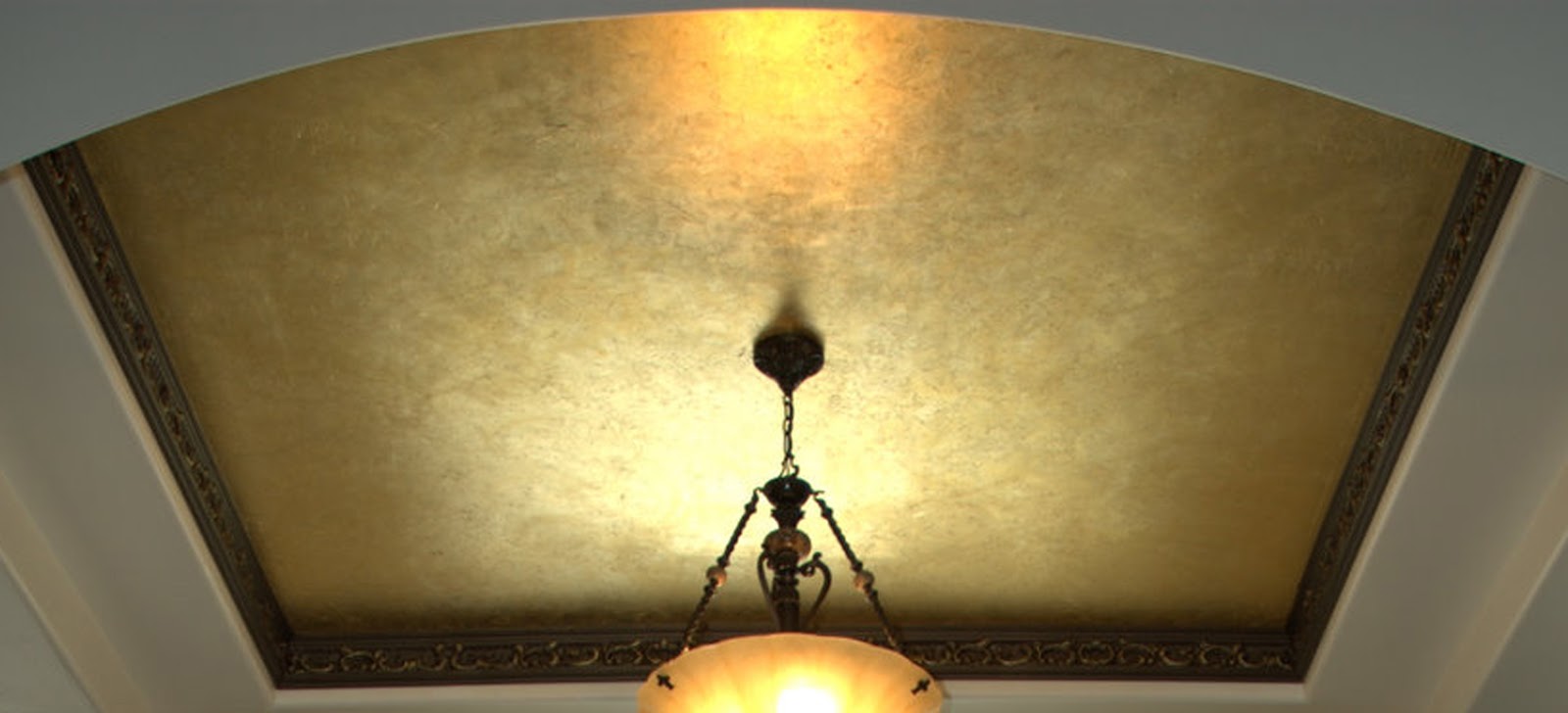 Eye For Design Decorating With Metallic Gold........Especially At