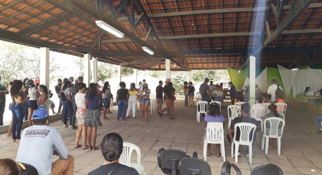 Jacobina: Adolescentes de 16 e 17 anos são vacinados contra Covid-19