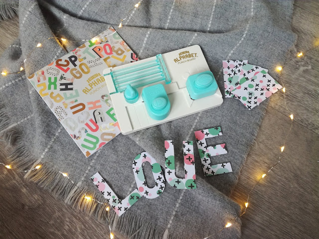 Mini ABC Punch Board de We R Memory Keepers Mini ABC Punch Board de We R Memory Keepers