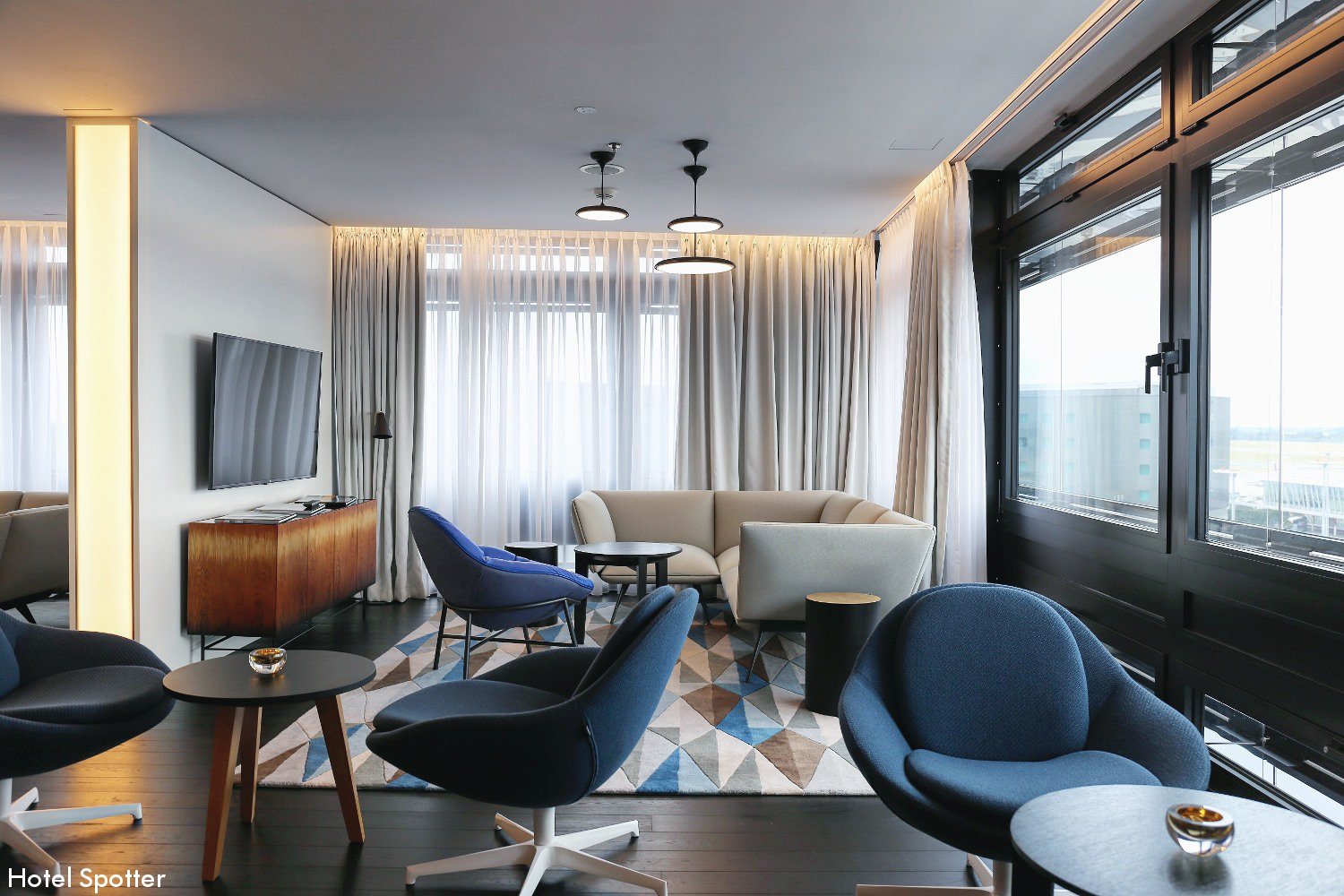 Club Lounge w Renaissance Warsaw Airport Hotel - recenzja saloniku