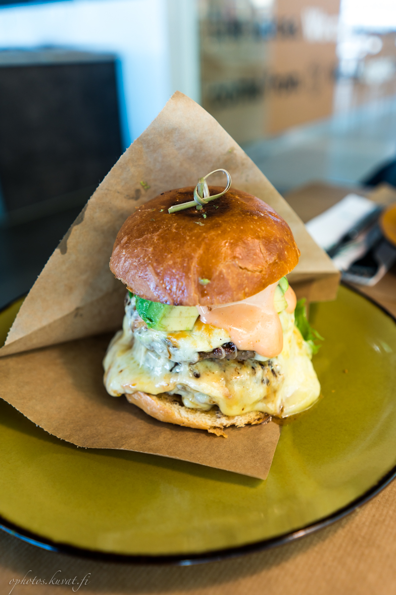 Läskin pojan ravintolat Suuri Burgeritesti osa 2 Lucky Bastard, Stadi