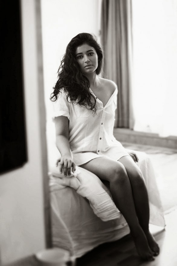 South Actress Hot Pics Poonam Bajwa Latest Sexy Stills