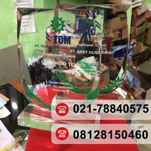 Plakat Fiber Bekasi Membuat Aneka Macam Plakat Dari Resin Akrilik Piala Pengharggan Murah Putriadv