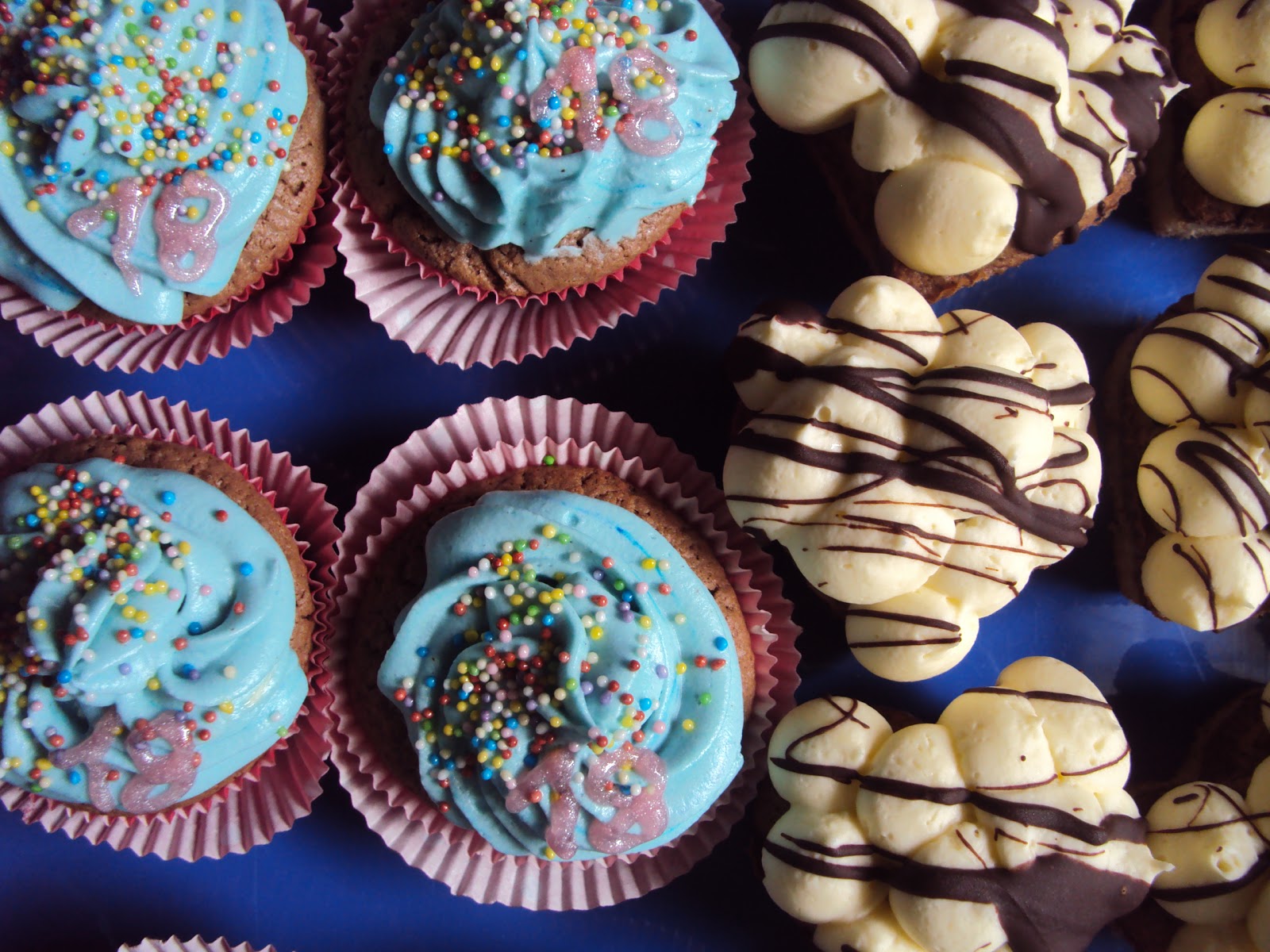 Svenja&amp;#39;s Koch- und Backblog: Donauwellencupcakes und Schokocupcakes mit ...