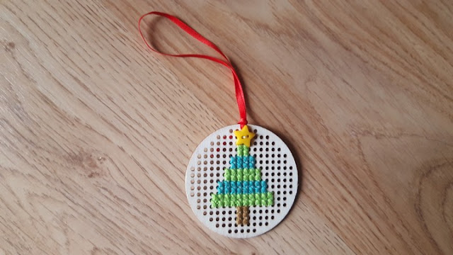 Cross stitched wooden Christmas tree ornament - with free pattern