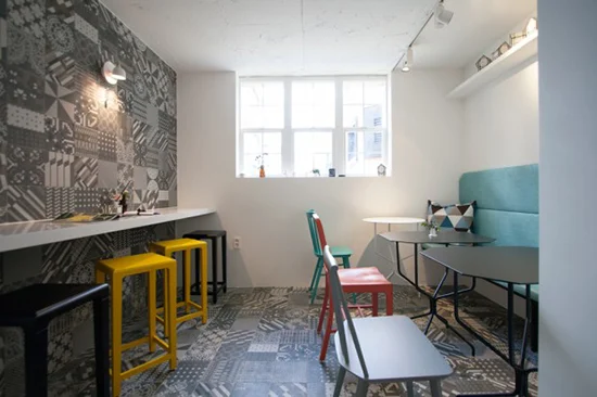Desain interior cafe berkonsep scandinavia