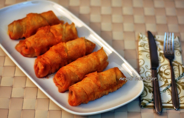 Butik pasta ve kurabiye tasarımı Kıymalı, patlıcanlı ve soslu börek